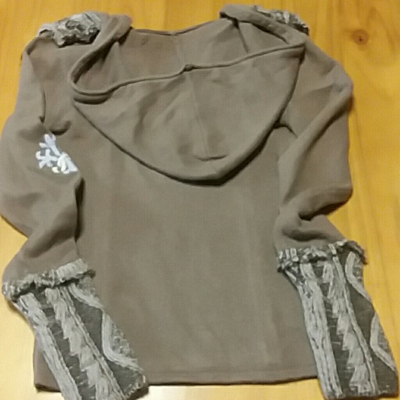 Unique Sweater - Picture 2 of 4